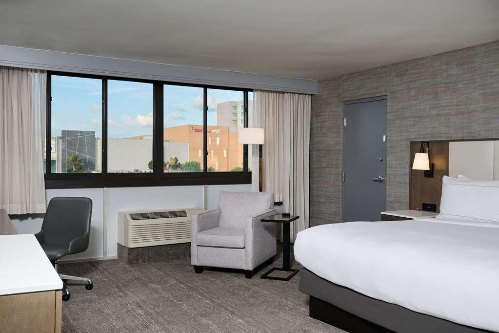 Doubletree By Hilton Buena Park Hotel Room photo